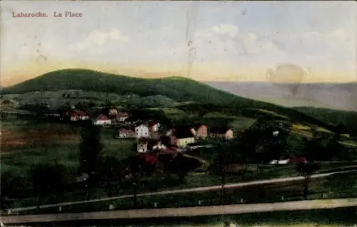 Ak Labaroche Elsass Haut Rhin, Landschaft mit Hügeln, Häusern, Bäumen, Text: Labaroche. La Place