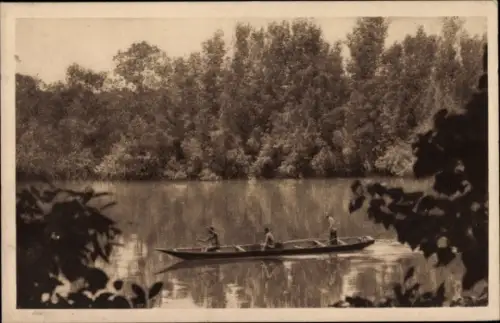 Ak Douala Kamerun, Peche à Dinde, Fischer in einem Boot auf dem Fluss