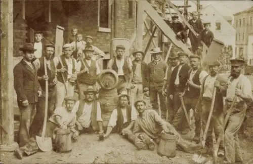 Foto Ak Arbeiter, Gruppenbild
