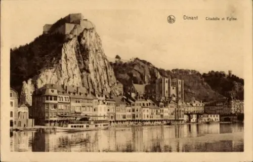 Ak Dinant Wallonien Namur,  Citadelle et Eglise, Stadtansicht, Fluss, Berge