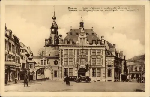Ak Namur Wallonien,  Place d'Armes, Statue von Leopold II, Auto sichtbar