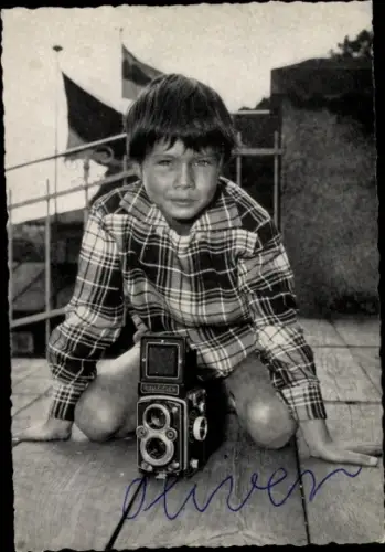 Ak Schauspieler Oliver Grimm, Rolleiflex Fotoapparat, Autogramm