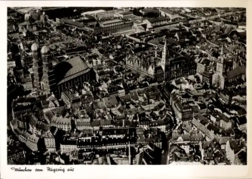 Ak München Bayern, Luftaufnahme von  Frauenkirche, Marienplatz,  Gebäude