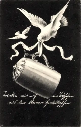 Ak Trinken wir noch ein Tröpfchen, weiße Tauben mit Bierkrug