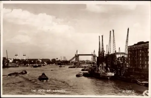 Ak Woolwich London, Der Pool von  London Bridge, Tower Bridge, Schiffe, Kräne
