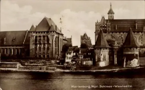 Ak Malbork Marienburg Westpreußen, Schloss von der Westseite
