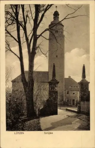 Ak Lützen im Burgenlandkreis,  Schiss, Turm, Bäume, Straße