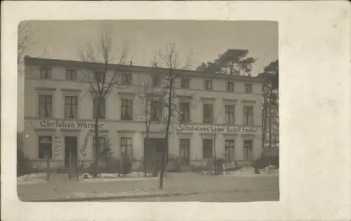 Foto Ak Weinböhla in Sachsen, Geschäft von Christian Werner, Schuhwaren
