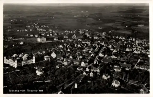 Ak Tettnang in Württemberg, Luftaufnahme von  Häuser, Landschaft, Text: Tettnang vom Flugzeug aus