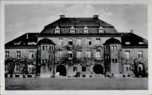 Ak München, Gebäude