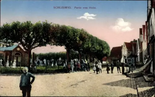 Ak Holm Schleswig an der Schlei, Straßenpartie, Passanten