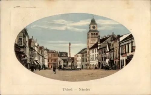 Ak Třeboň Wittingau Südböhmen, Stadtplatz mit Uhrturm,  Gebäude, Menschen, Třeboň