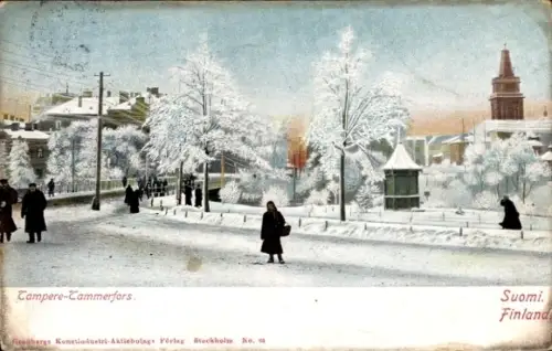 Ak Tampere Finnland, Winterlandschaft, Menschen in Winterkleidung, Bäume mit Schnee, Kirche im Hi