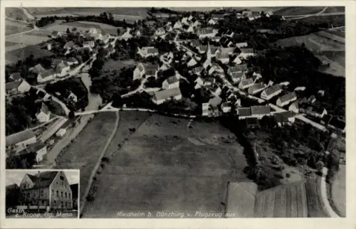 Ak Riedheim Leipheim an der Donau Schwaben, Luftaufnahme von Riedheim, Gasthaus Krone, Ortssicht,