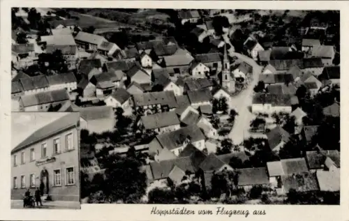 Ak Hoppstädten Weiersbach im Nahetal, Luftaufnahme von  Häuser, Kirche, Gasthaus Theodor Emrich
