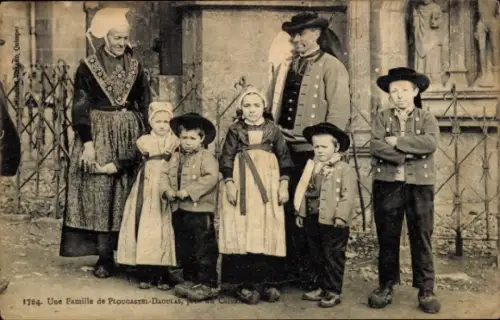 CPA Plougastel Daoulas Finistère, Une Famille