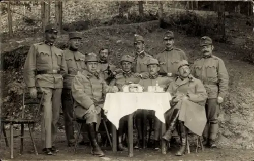 Foto Ak KuK Soldaten in Uniform, Gruppenbild