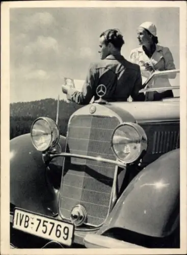 Ak Paar am Auto, Kennzeichen IVB 75769