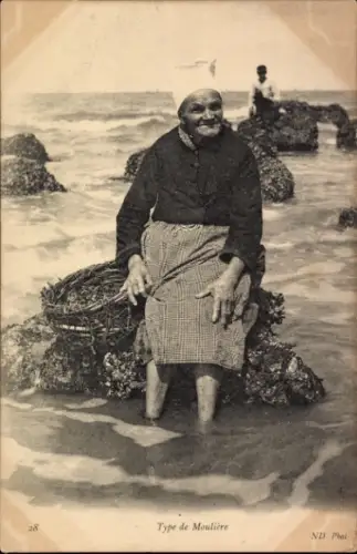 Ak Frankreich, Muschelsammlerin