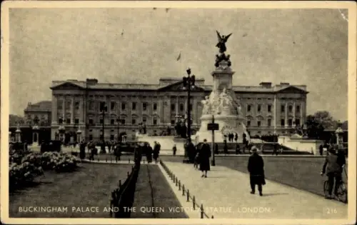 Ak Westminster London City, Buckingham Palace, Statue der Königin Victoria