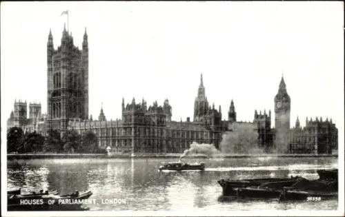 Ak Westminster London City, Houses of Parliament,  Flussansicht, Boote im Vordergrund