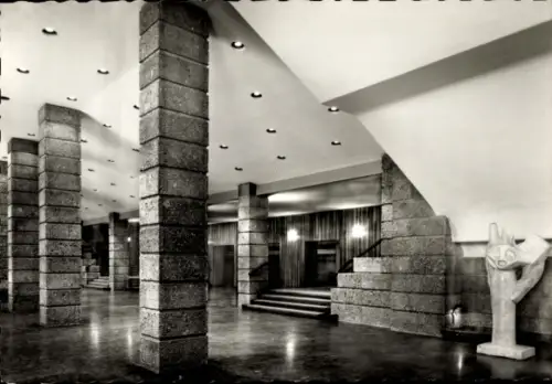 Ak Salzburg in Österreich, Neues Festspielhaus, Foyer, Säulen, Skulptur