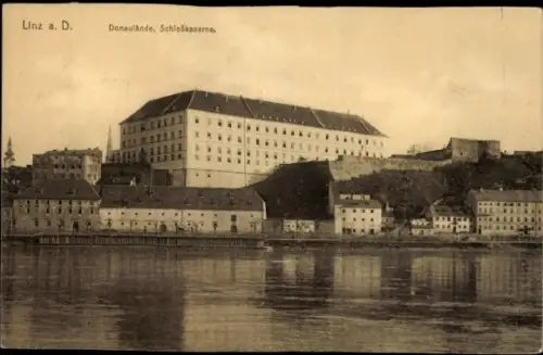 Ak Linz an der Donau Oberösterreich,  Donaulände, Schloßkaserne