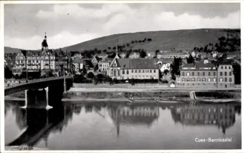 Ak Bernkastel Kues im Moseltal, Brücke, Kirche, Wohnhäuser