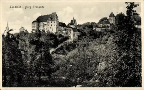 Ak Landshut in Niederbayern, Burg Trausnitz,   Burg, Bäume im Vordergrund