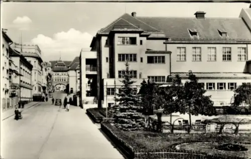 Ak Banská Bystrica Besztercebánya Neusohl Slowakei, Stadtansicht,  Gebäude, Straße, Bäume