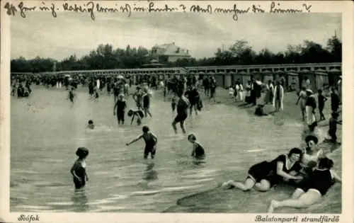 Ak Siofok Fock Ungarn, Strandbad, viele Menschen im Wasser,  Balaton