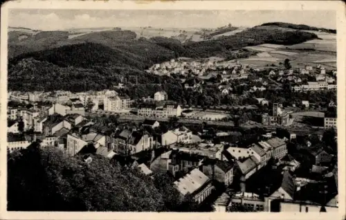 Ak Náchod Region Königgrätz, Stadtansicht, Hügel, Häuser, Bäume, Nachod