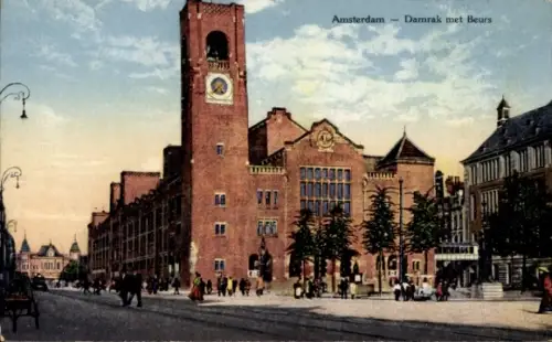 Ak Amsterdam Nordholland Niederlande,  Damrak mit Beurs, Uhrturm,  Gebäude