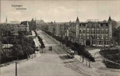 Ak Nijmegen Gelderland,  Spoorstraat, Oranjec Hotel, Straßenansicht, Straßenbahn