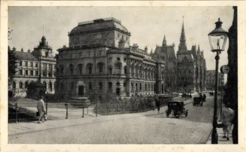 Ak Liberec Reichenberg Stadt, Hohenhabsburg,  Stadttheater,  Architektur, Straßenansicht