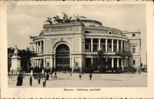 Ak Palermo Sizilien Sicilia Italien, Palermo Politeama Garibaldi, Statue, Menschen, Palmen