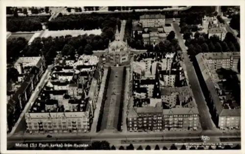 Ak Malmö Schweden, Luftaufnahme von  S:t Pauli Kirche, Straßenansicht, Bäume