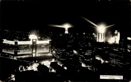 Ak Chicago Illinois USA, Nachtsicht auf  beleuchtete Gebäude, Stadtansicht