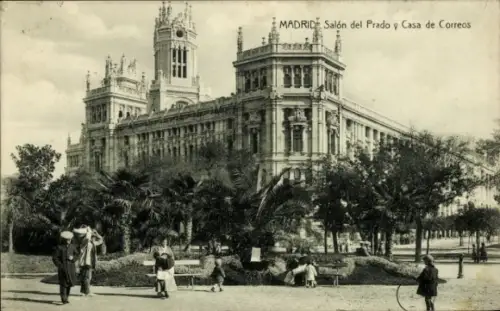 Ak Madrid Spanien, MADRID, Salón del Prado, Casa de Correos, Menschen, Bäume, Park