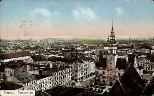Ak Opava Troppau Region Mährisch Schlesien,  Totalansicht, Stadtansicht,  Gebäude, Turm