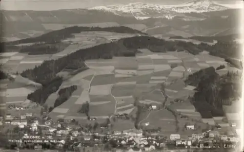 Ak Jablonec nad Nisou Gablonz an der Neiße Region Reichenberg, Landschaft mit Feldern, Bergen im 