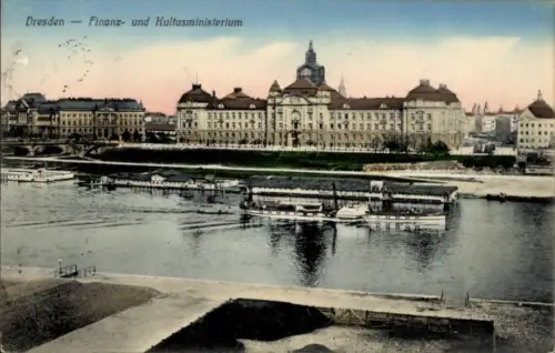 Ak Dresden Altstadt,  Finanz- und Kultusministerium, Fluss mit Booten