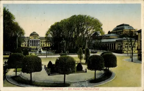 Ak Wiesbaden in Hessen, Wiesbaden-Rhein, Kaiser-Friedrich-Platz, Bäume, Brunnen, Parkanlage