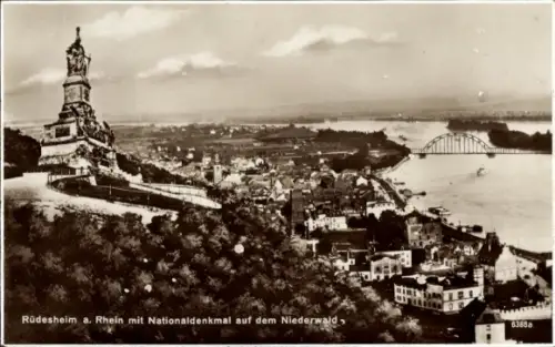 Ak Rüdesheim am Rhein,  Nationaldenkmal, Flusslandschaft, Brücke, Stadtansicht