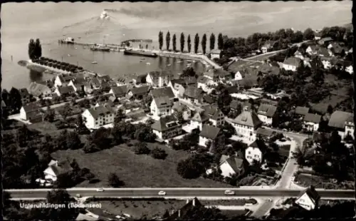 Ak Unteruhldingen Uhldingen Mühlhofen am Bodensee, Luftaufnahme von  Bodensee, Häuser, Hafen, Bäu