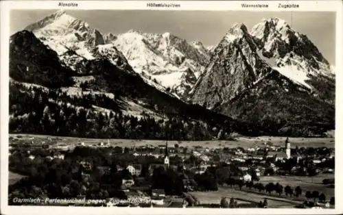 Ak Garmisch Partenkirchen in Oberbayern, Panorama mit Zugspitzmassiv