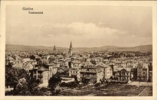 Ak Gießen an der Lahn Hessen,  Totalansicht, Stadtansicht, Häuser, Landschaft