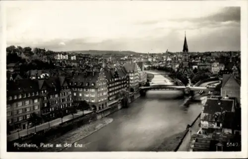 Ak Pforzheim im Schwarzwald,  Stadtansicht, Enzfluss, Brücke,  Gebäude