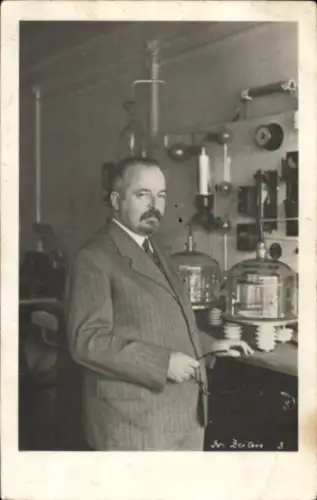 Foto Ak Gallspach in Oberösterreich, Dr. Zeileis, Portrait mit Instrumenten