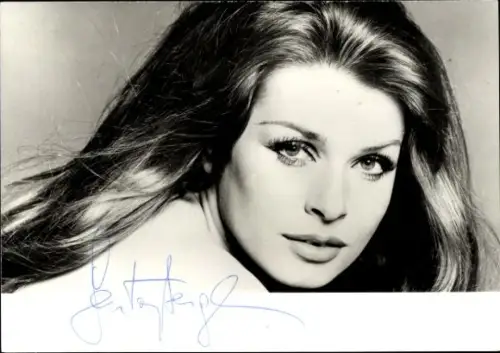 Foto Schauspielerin Senta Berger, Portrait, Autogramm